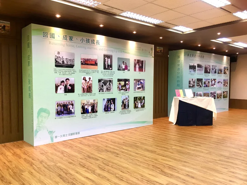 展設海報輸出製作｜ㄇ 型海報展示架組合訂製